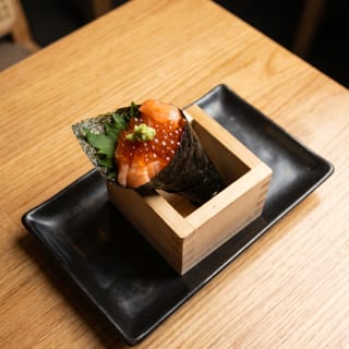 Ikura & Salmon Handroll